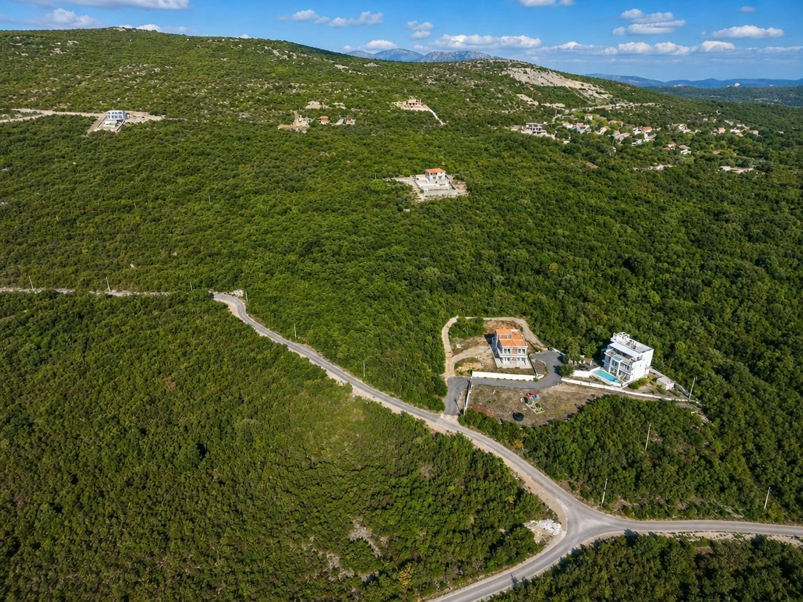 Neurbanizovano zemljište sa pogledom na more 4500m² – Zagora, Kotor