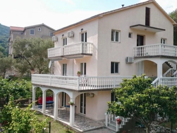 Kuća (mini-hotel) u Bijelom Dolu