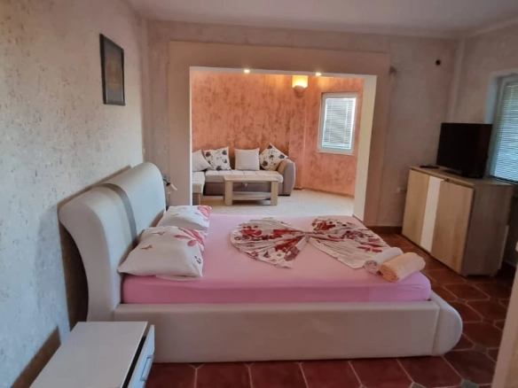 Hotel na glavnom bulevaru ispred Velike plaže