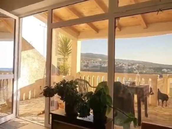 Kuća 164 m² na prvoj liniji do mora sa dva stana – Utjeha, Bar