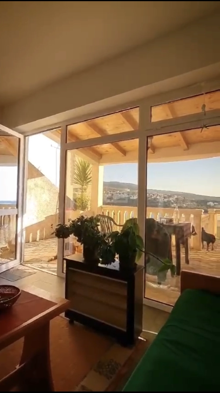 Kuća 164 m² na prvoj liniji do mora sa dva stana – Utjeha, Bar
