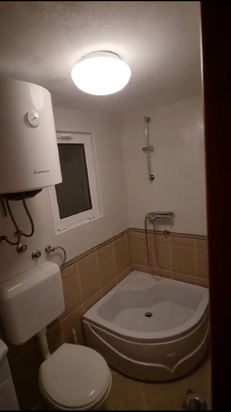 Kuća 164 m² na prvoj liniji do mora sa dva stana – Utjeha, Bar