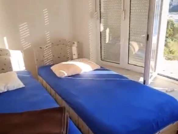 Kuća 164 m² na prvoj liniji do mora sa dva stana – Utjeha, Bar