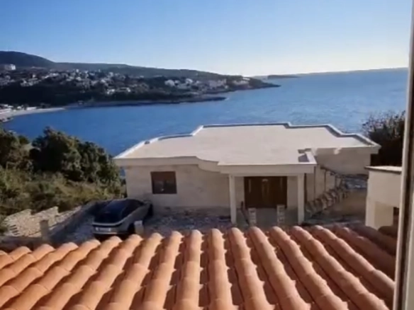 Kuća 164 m² na prvoj liniji do mora sa dva stana – Utjeha, Bar