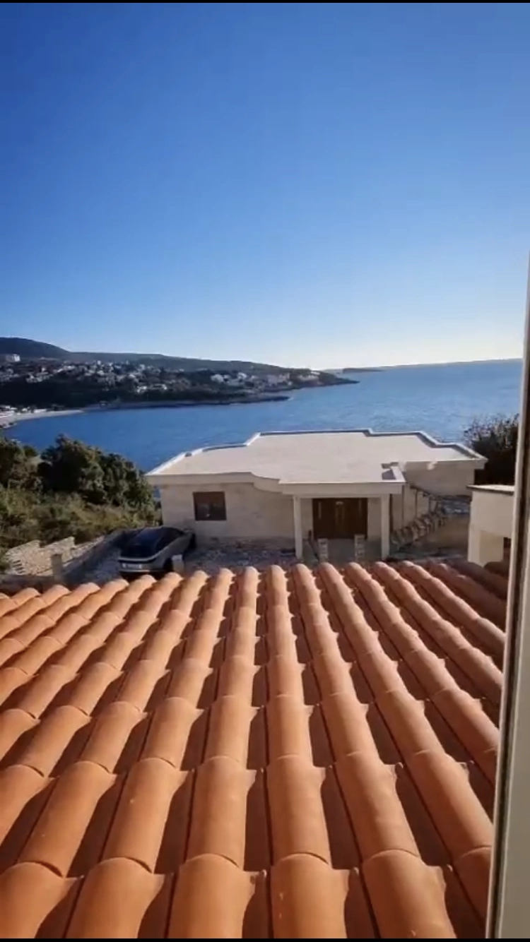 Kuća 164 m² na prvoj liniji do mora sa dva stana – Utjeha, Bar