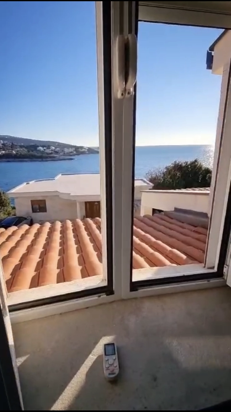 Kuća 164 m² na prvoj liniji do mora sa dva stana – Utjeha, Bar