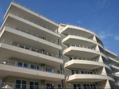 Trosoban stan 169 m² na posljednjem spratu sa terasom – Petrovac, Budva