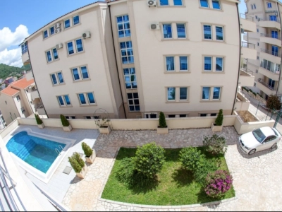 Trosoban stan 169 m² na posljednjem spratu sa terasom – Petrovac, Budva