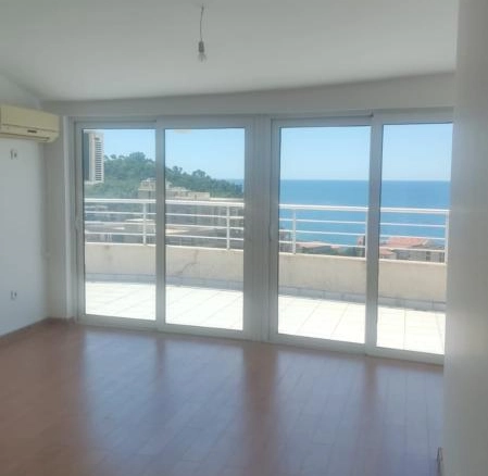Trosoban stan 169 m² na posljednjem spratu sa terasom – Petrovac, Budva