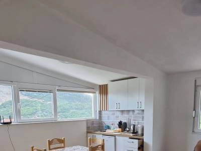 Izdavanje: Trosoban stan 90 m² u kući, potpuno opremljen – Sutomore, Bar