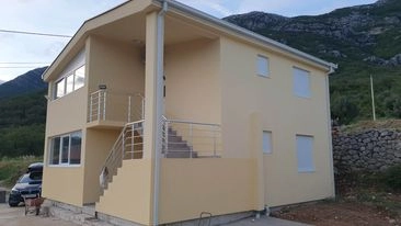 Izdavanje: Trosoban stan 90 m² u kući, potpuno opremljen – Sutomore, Bar