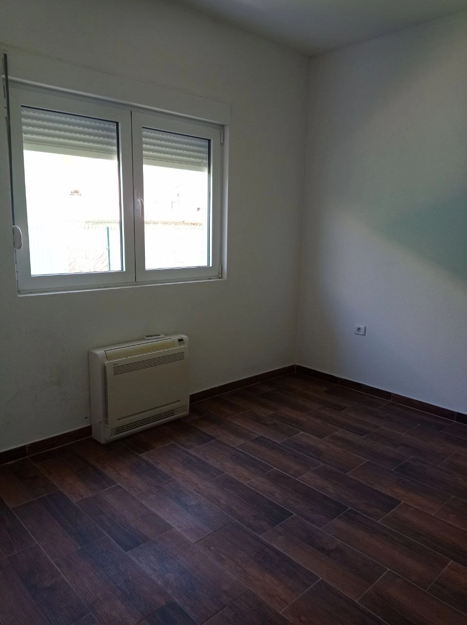 Dvospratna-kuca-u-naselju-Polje-Bar-4 Kuća 300 m² na dva sprata sa unutrašnjim stepeništem – Polje, Bar