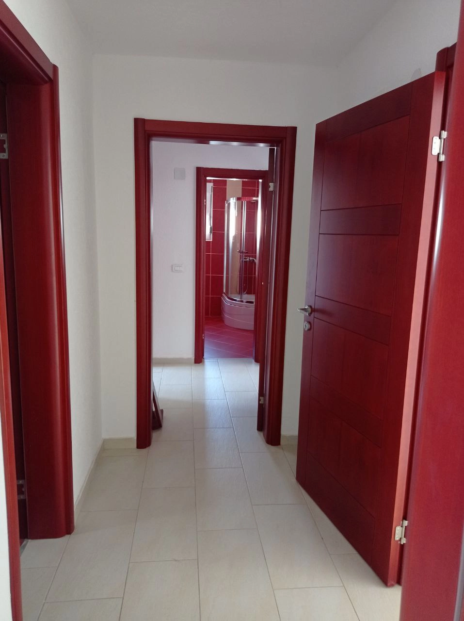 Dvospratna-kuca-u-naselju-Polje-Bar-7 Kuća 300 m² na dva sprata sa unutrašnjim stepeništem – Polje, Bar