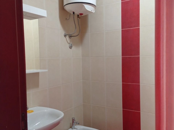 Kuća 300 m² na dva sprata sa unutrašnjim stepeništem – Polje, Bar