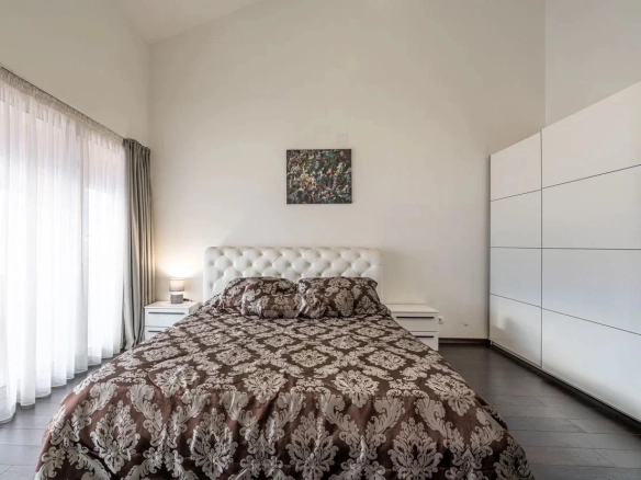 Dvosoban dupleks stan 98 m² sa pogledom na grad i more – Lazi, Budva