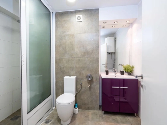 Dvosoban dupleks stan 98 m² sa pogledom na grad i more – Lazi, Budva