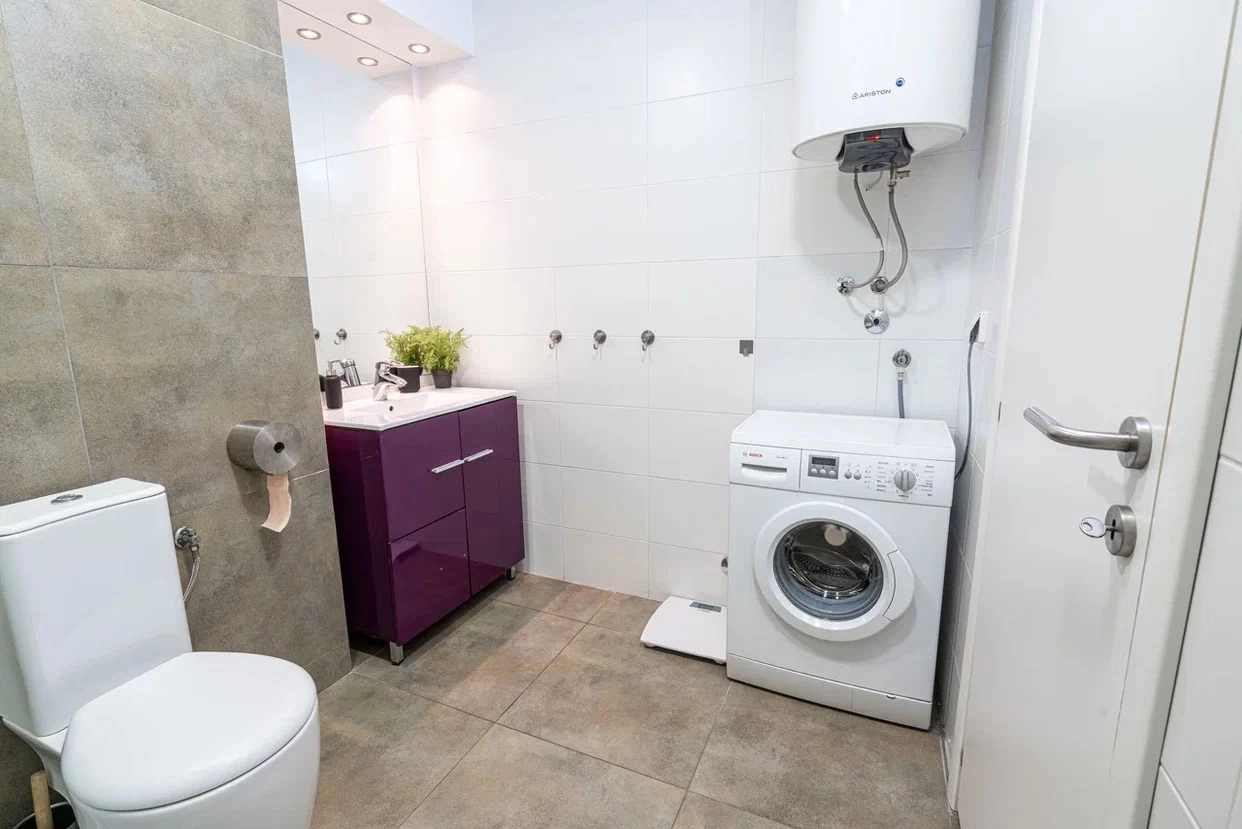 Dvosoban dupleks stan 98 m² sa pogledom na grad i more – Lazi, Budva
