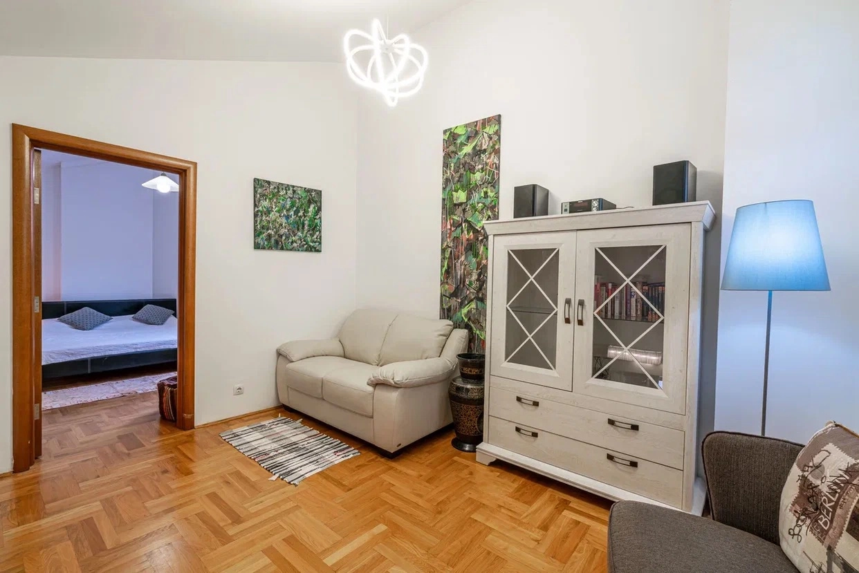 Dvosoban dupleks stan 98 m² sa pogledom na grad i more – Lazi, Budva