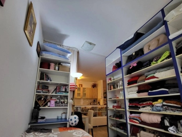 Jednosoban stan 114 m² sa privatnim dvorištem i parkingom – Petrovac, Budva