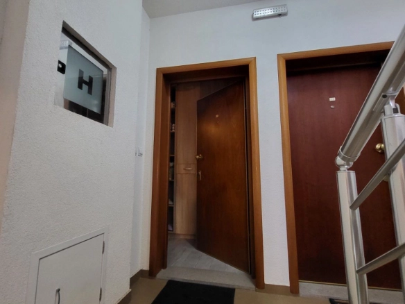 Jednosoban stan 114 m² sa privatnim dvorištem i parkingom – Petrovac, Budva