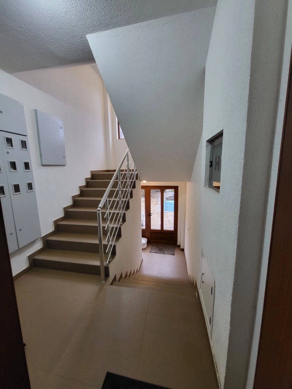 Jednosoban stan 114 m² sa privatnim dvorištem i parkingom – Petrovac, Budva