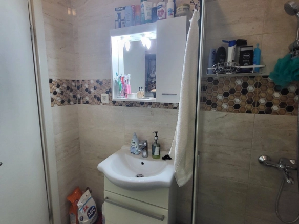 Jednosoban stan 114 m² sa privatnim dvorištem i parkingom – Petrovac, Budva