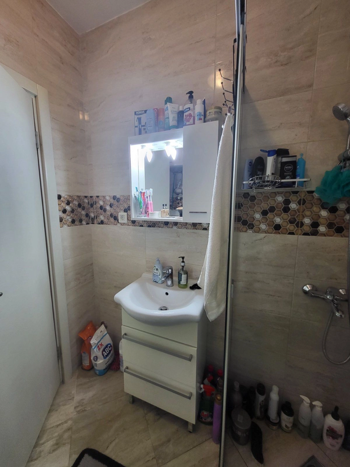 Jednosoban stan 114 m² sa privatnim dvorištem i parkingom – Petrovac, Budva