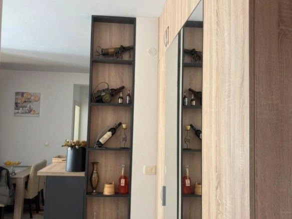 Jednosoban stan 114 m² sa privatnim dvorištem i parkingom – Petrovac, Budva