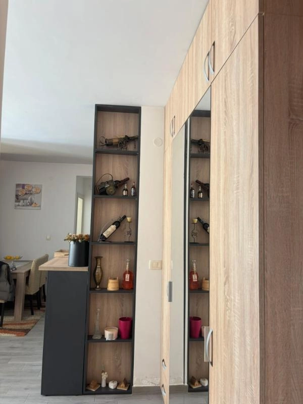 Jednosoban stan 114 m² sa privatnim dvorištem i parkingom – Petrovac, Budva