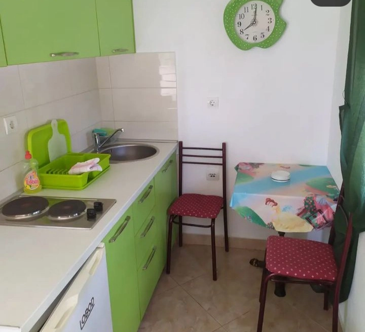 Kuća 150 m² sa četiri stana na placu od 200 m² – Sutomore, Bar