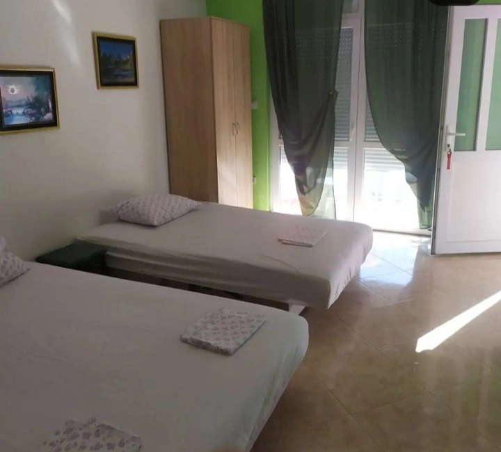 Kuća 150 m² sa četiri stana na placu od 200 m² – Sutomore, Bar