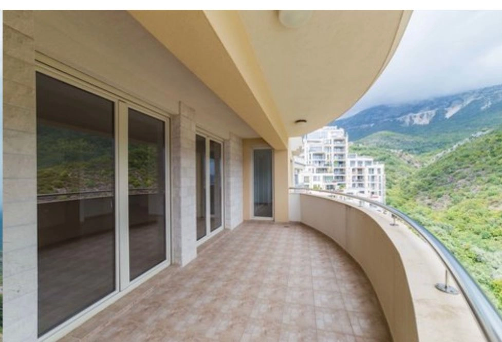 Jednosoban stan 45 m² u novogradnji sa bazenom – Bečići, Budva