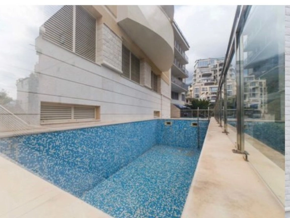 Jednosoban stan 45 m² u novogradnji sa bazenom – Bečići, Budva