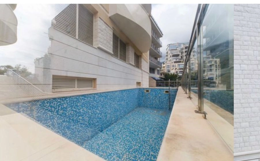 Jednosoban stan 45 m² u novogradnji sa bazenom – Bečići, Budva
