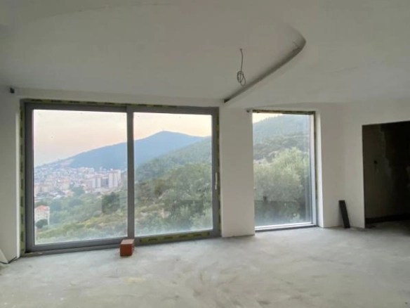 Kuća u izgradnji u naselju Podmaine