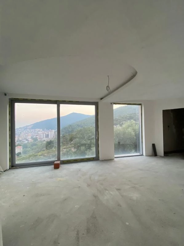 Kuća u izgradnji u naselju Podmaine