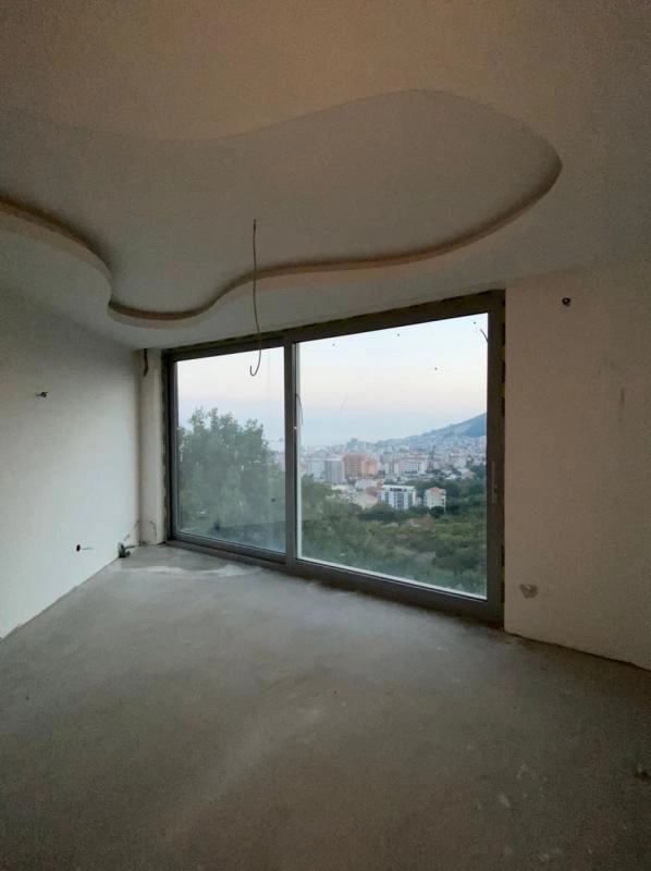 Kuća 400 m² u izgradnji sa terasom na krovu – Podmaine, Budva