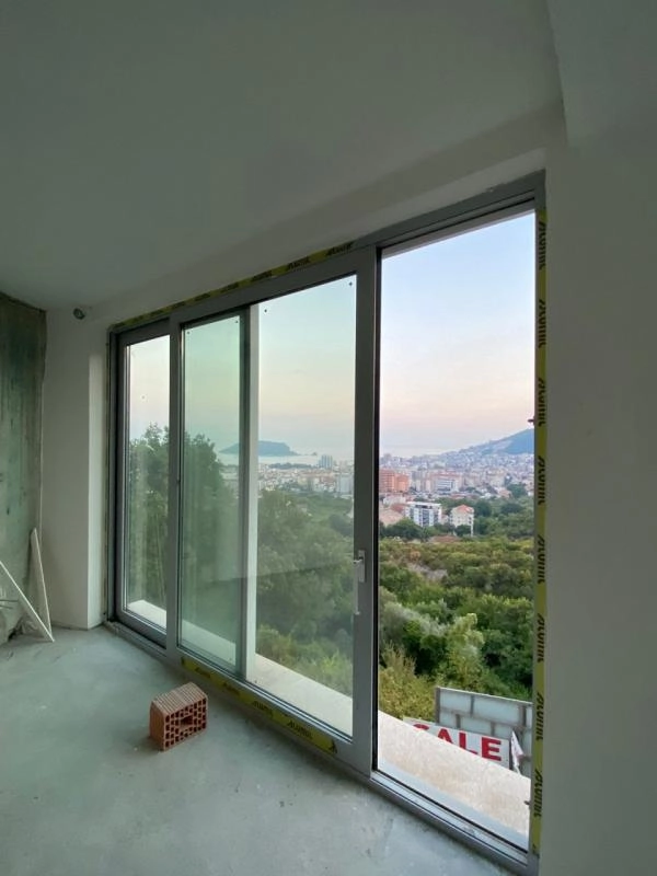 Kuća 400 m² u izgradnji sa terasom na krovu – Podmaine, Budva