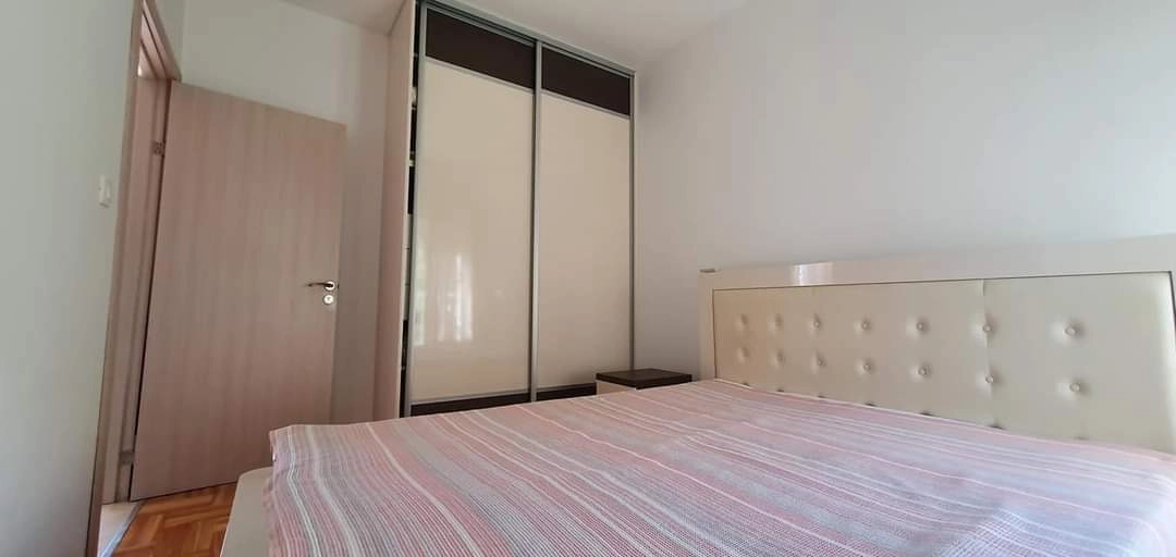 Jednosoban-stan-sa-terasom-u-naselju-Lazi-Budva-6 Jednosoban stan 64 m² sa pogledom na more i planine – Lazi, Budva