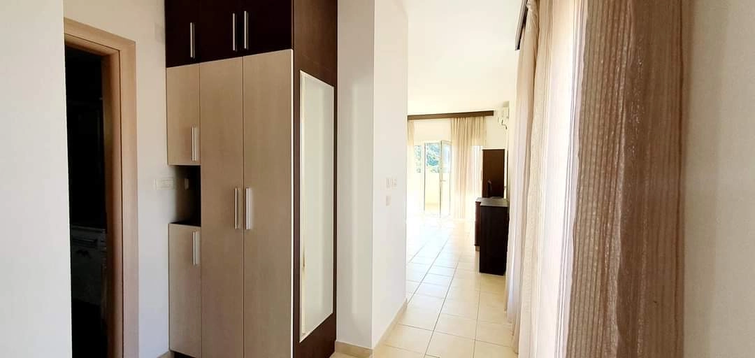 Jednosoban-stan-sa-terasom-u-naselju-Lazi-Budva-7 Jednosoban stan 64 m² sa pogledom na more i planine – Lazi, Budva