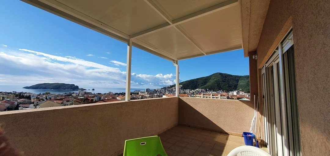 Jednosoban-stan-sa-terasom-u-naselju-Lazi-Budva-8 Jednosoban stan 64 m² sa pogledom na more i planine – Lazi, Budva