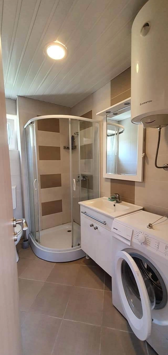 Jednosoban-stan-sa-terasom-u-naselju-Lazi-Budva-9 Jednosoban stan 64 m² sa pogledom na more i planine – Lazi, Budva