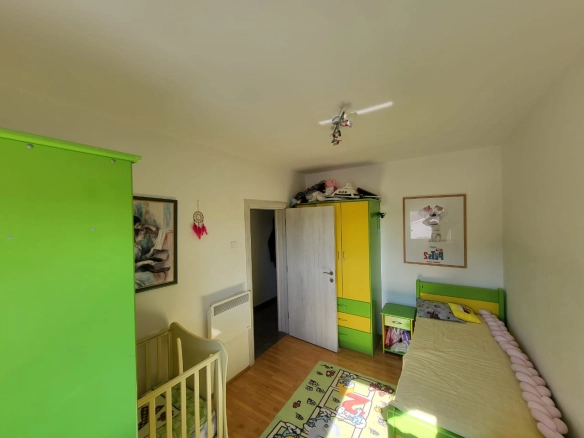 Trosoban stan 100 m² sa pogledom na grad i more – Babin Do, Budva