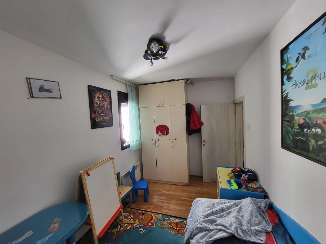 Trosoban stan 100 m² sa pogledom na grad i more – Babin Do, Budva
