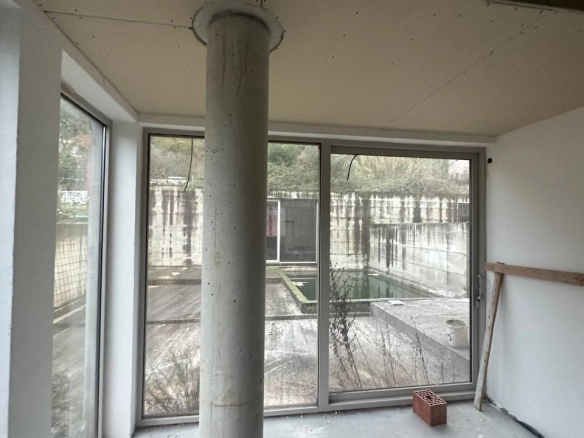 Nedovršena kuća 516 m² na placu od 1684 m², 10 m od mora – Prčanj, Kotor
