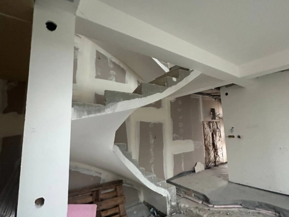 Nedovršena kuća 516 m² na placu od 1684 m², 10 m od mora – Prčanj, Kotor