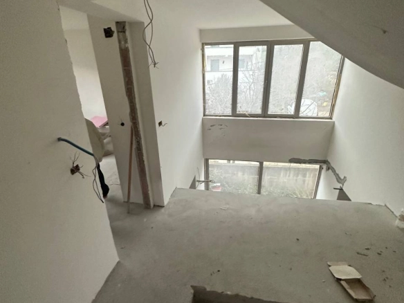 Nedovršena kuća 516 m² na placu od 1684 m², 10 m od mora – Prčanj, Kotor