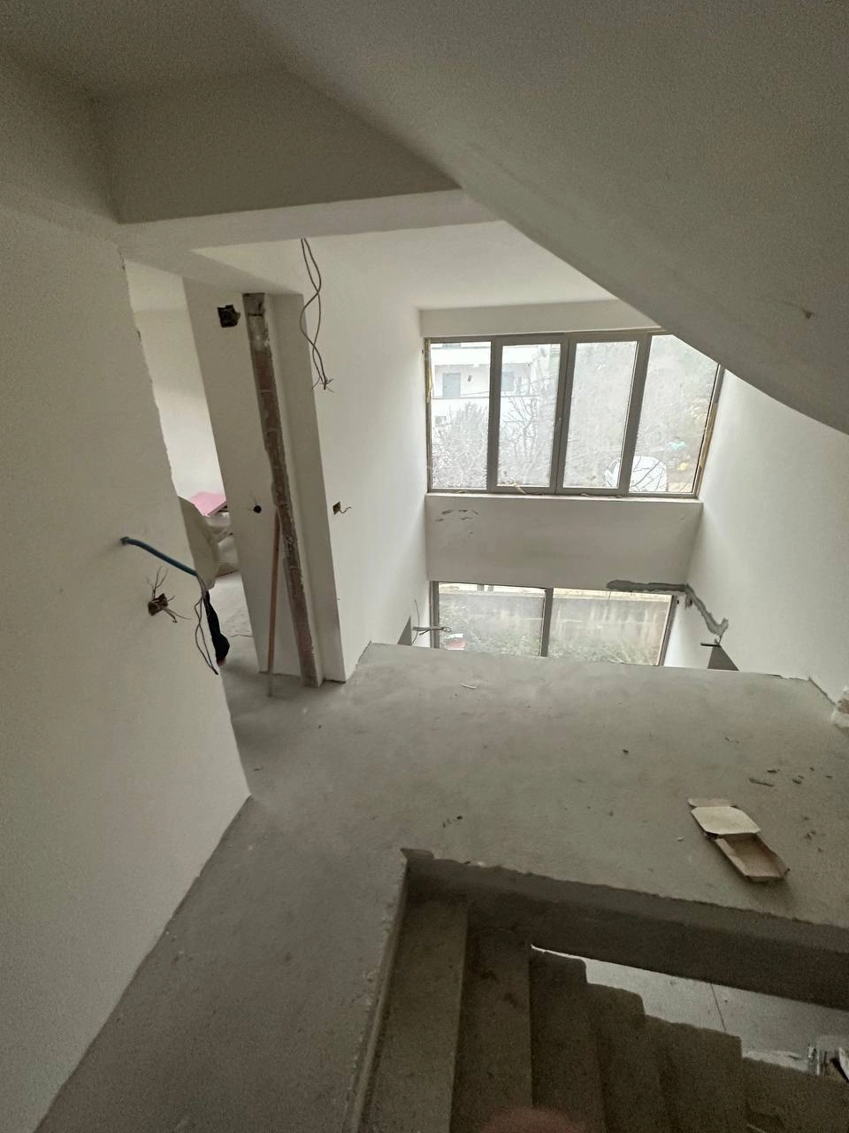 Nedovršena kuća 516 m² na placu od 1684 m², 10 m od mora – Prčanj, Kotor