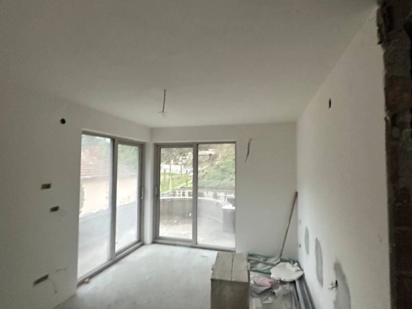 Nedovršena kuća 516 m² na placu od 1684 m², 10 m od mora – Prčanj, Kotor