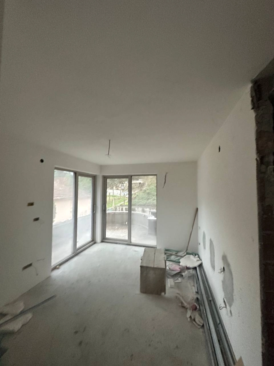 Nedovršena kuća 516 m² na placu od 1684 m², 10 m od mora – Prčanj, Kotor